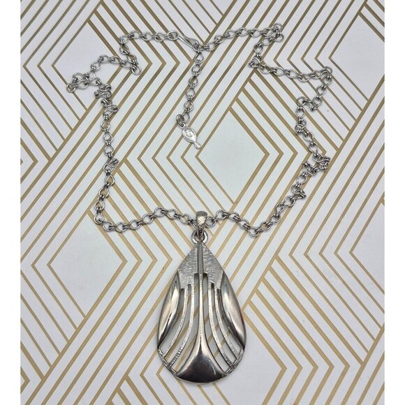 Sarah Coventry Vintage Silver Tone Open Works Teardrop Pendant Necklace - Picture 5 of 7